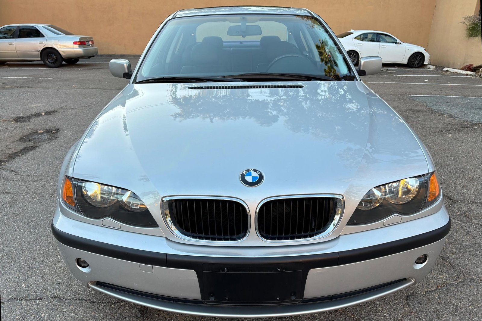 YLJL7 2002 BMW 325xi Sedan - Image 1